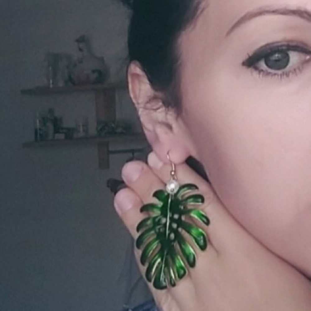 Plant Earrings - Picture 3 of 3